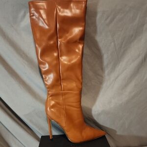 Elegant Brown Heeled Boots